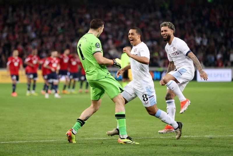 Emi Martinez lại tỏa sáng trên đất Pháp ở trận Lille vs Aston Villa