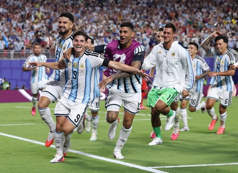 Argentina vs Thụy Sĩ - Thắng lợi nhọc nhằn của nhà ĐKVĐ